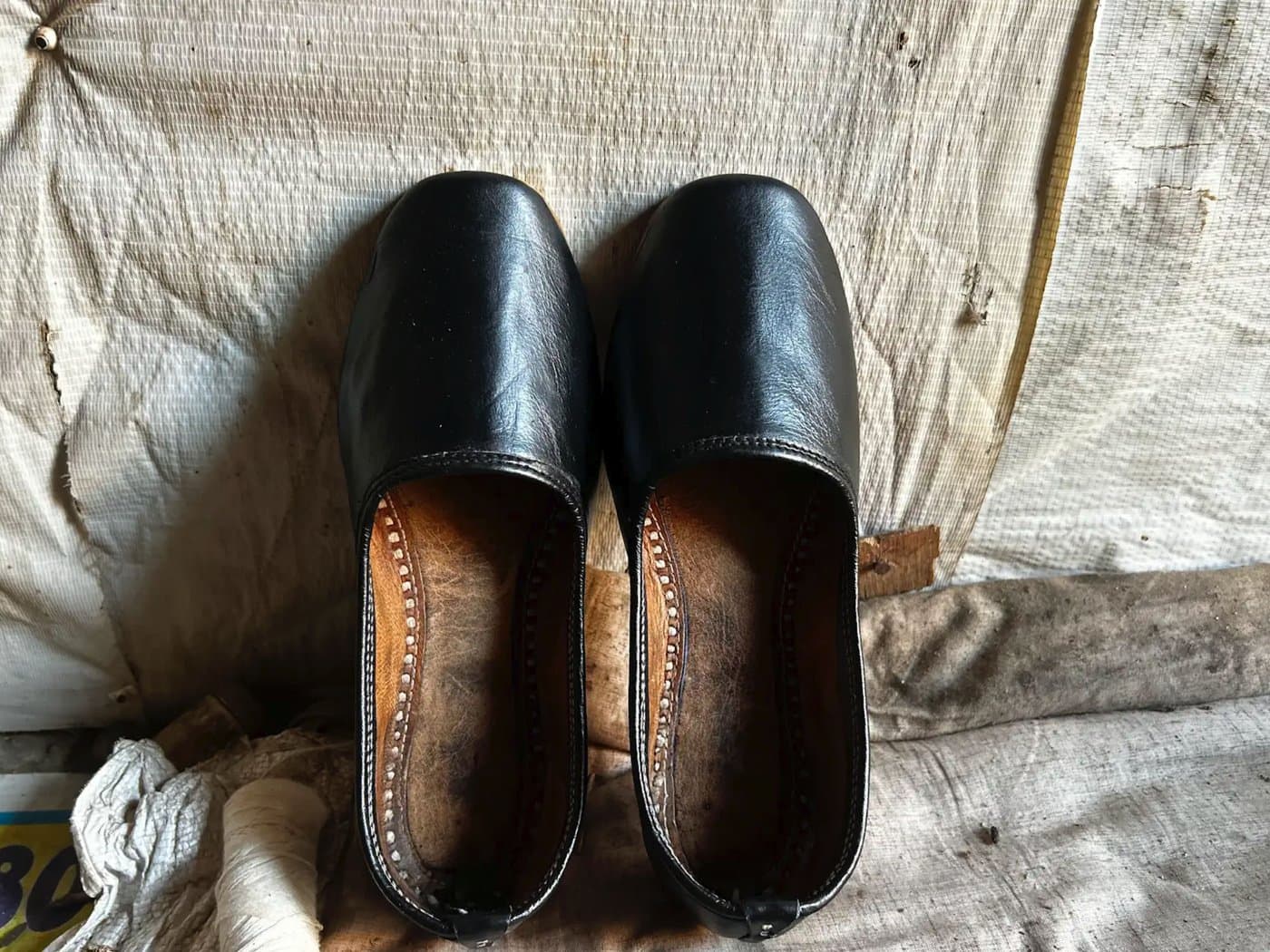 A finished pair of handmade leather juttis crafted by Dilbag (Dalit leather artist), Kandela village, Jind district, Haryana.